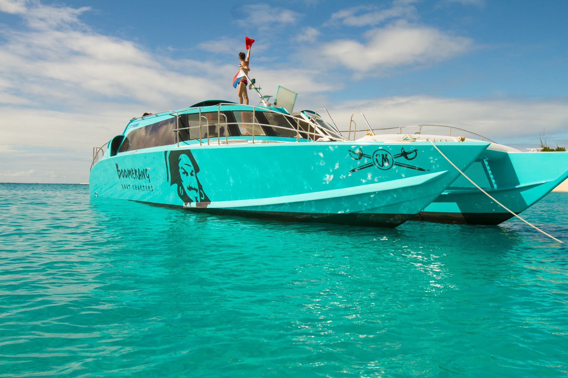 Inseltour auf einem Motor-Catamaran