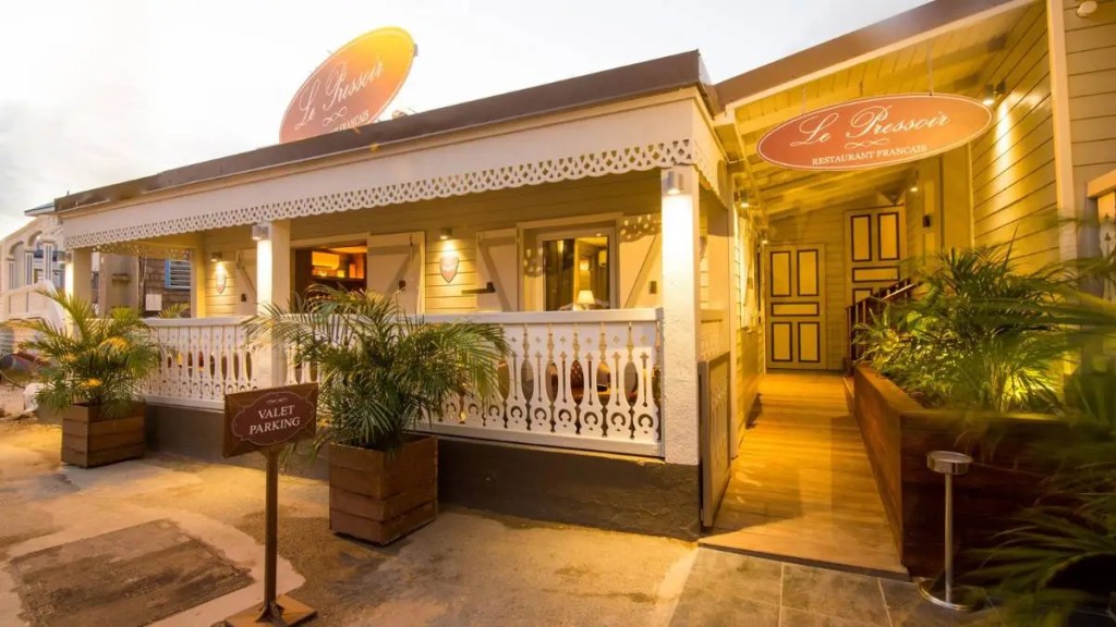 Night View mit Valet Parking im Gourmet Restaurant