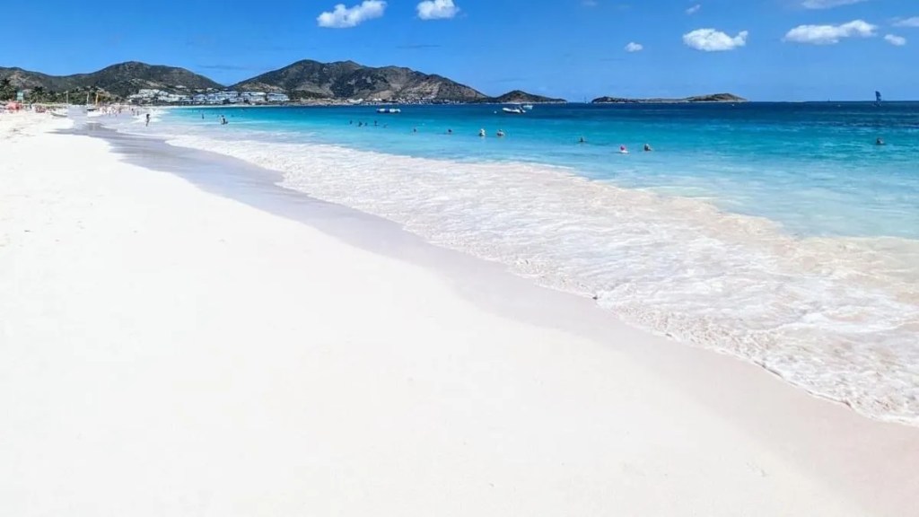 Strand soweit das Auge reicht.