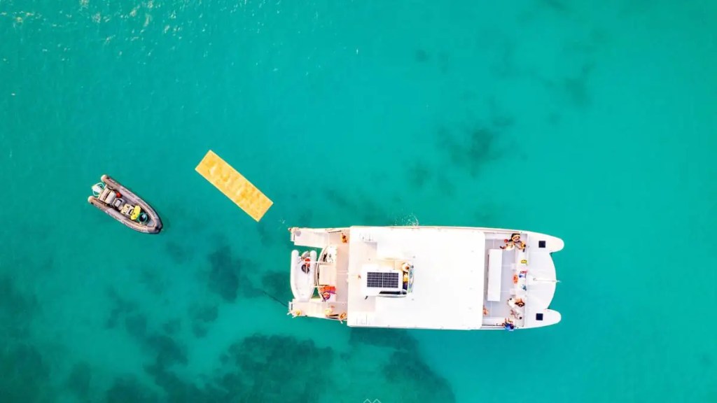 Boomerang Bootcharter für einen Tagesausflug nach Anguilla.