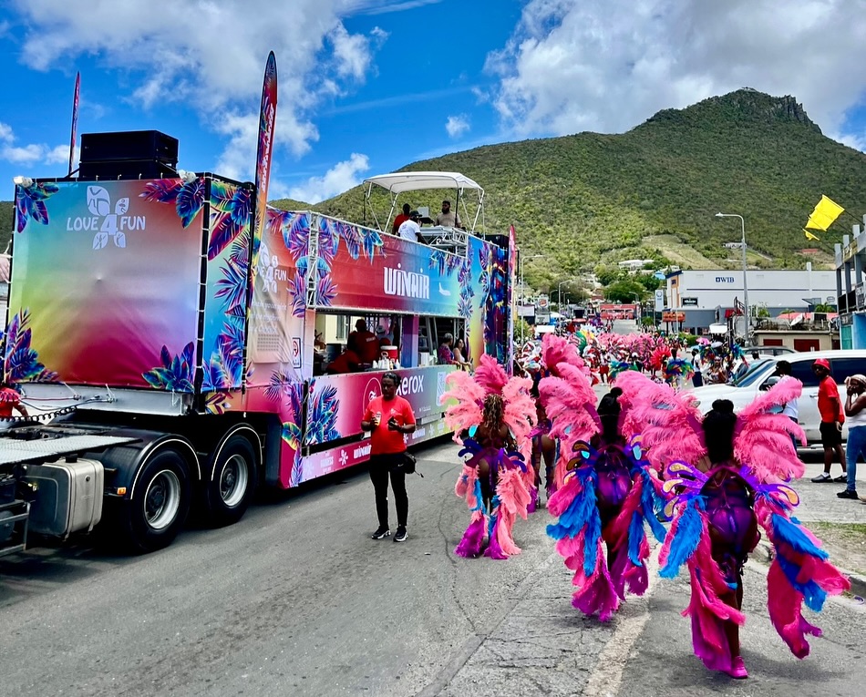 🎭 Karneval in der Karibik: So feierte St. Maarten das größte Fest des Jahres!